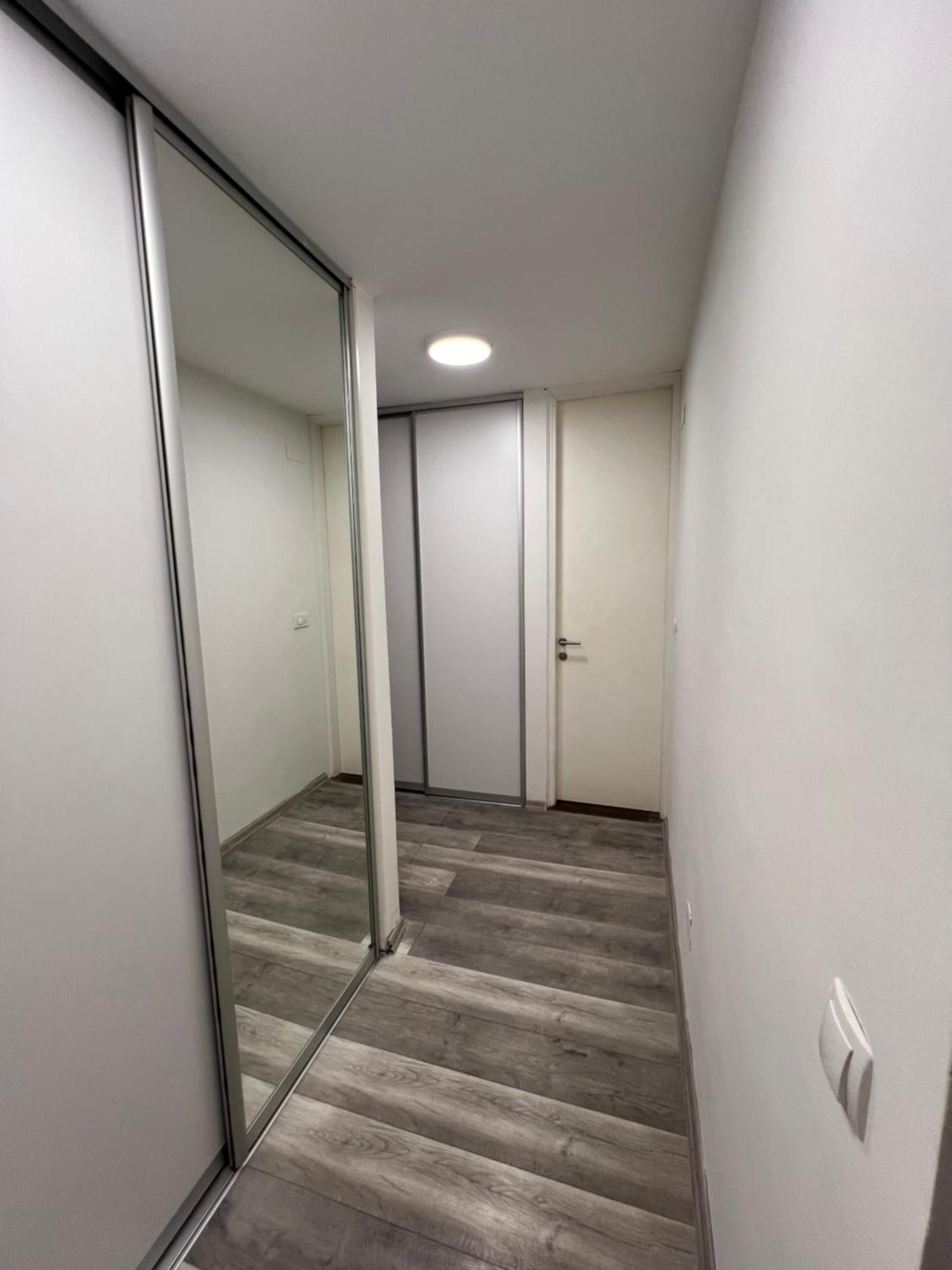 Apartment Omar Stan Na Dan Besplatan Parking